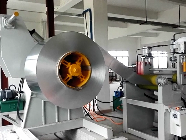 铝卷材绝缘漆滚涂